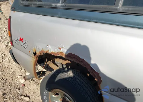 2004 GMC Sierra 1500 z USA, uszkodzony, nr VIN 2GTEK19T341333001